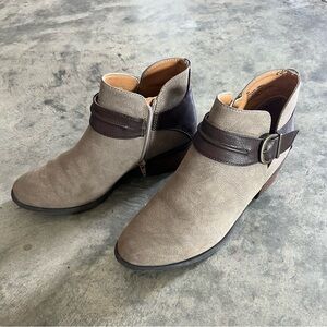 Stylish women’s Bøc Brown Ankle Boots size 8